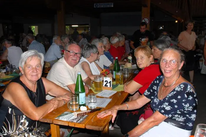 Bei dem Fest durften sie Gäste aus nah und fern begrüßen, unter anderem Seniorengruppen aus verschiedenen Teilen der Oststeiermark. Die Rittscheinhalle war zum Bersten voll. 