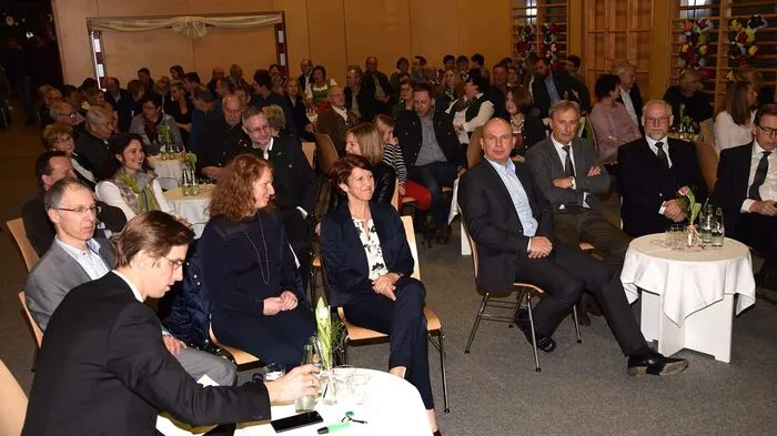 Volles Haus herrschte im Turnsaal der Gemeinde Lang beim Neujahrsempfang von Bürgermeister Joachim Schnabel.