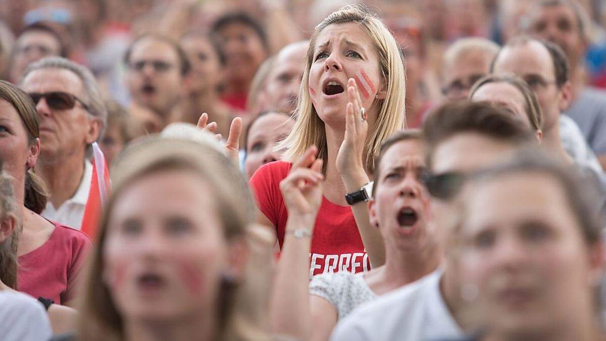 Public Viewing am Wiener Rathausplatz während Österreich - Dänemark 