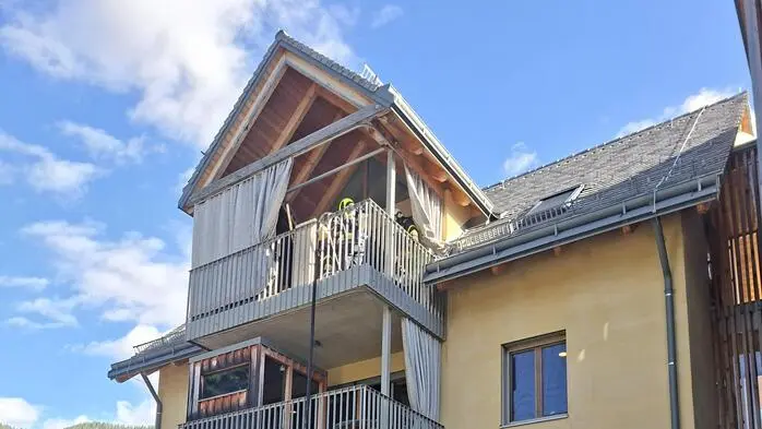 Eine Sauna, die auf einem Balkon installiert ist, ist am frühen Sonntagvormittag in Brand geraten