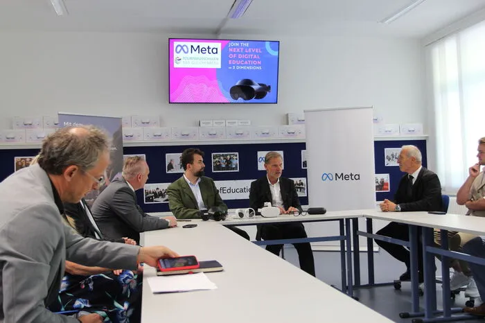 Reinisch präsentierte die Virtual Reality Brillen und das Konzept von Meta