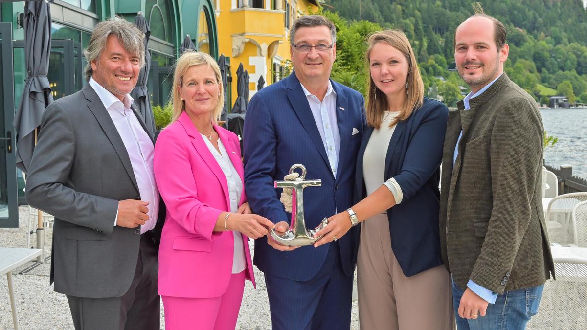 von links: WK-Bezirksstellenobmann Georg Mathiesl, WK-Bezirksstellenleiterin Elke Basler, WK-Präsident Jürgen Mandl und die Gastgeber vom Hotel See-Villa in Millstatt Frederico Tacoli mit Ehefrau Valentina