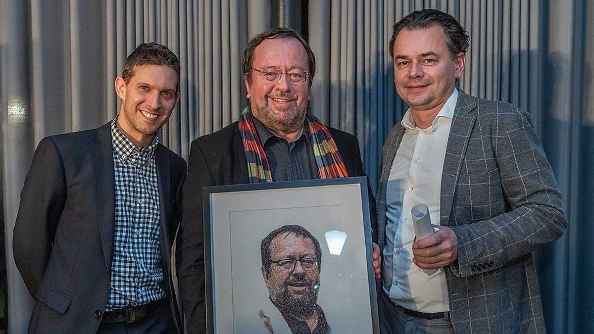 Redakteur Rainer Brinskelle, Sieger Johann Fuchs und Sponsor Andreas Dornik von Cserni