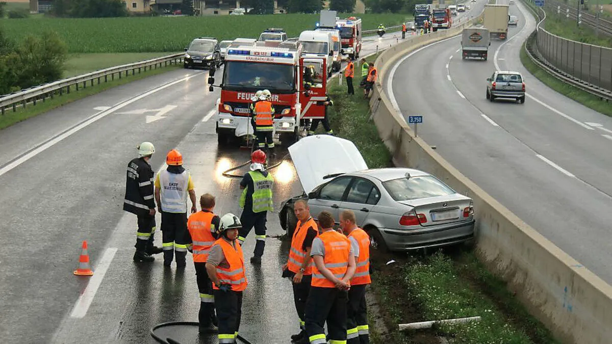 Drei Feuerwehren waren bei den beiden Verkehrsunfällen Montag Abend auf der S36 zwischen St. Stefan und Kraubath im Einsatz