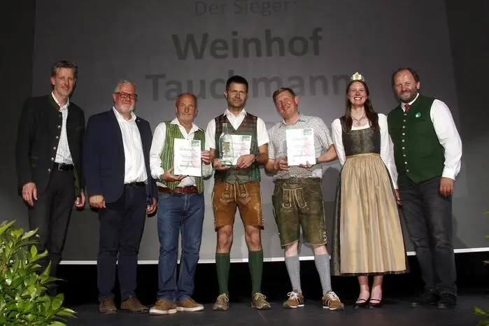 Neben einem vielfältigen Schmankerlbuffet und schwungvoller Stubenmusik führte Roman Neubauer durch den Abend. 