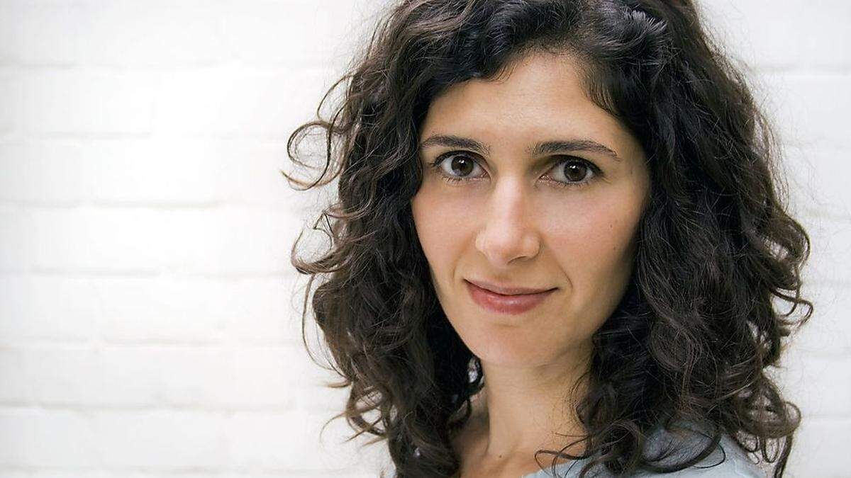 Nava Ebrahimi, 1978 in Teheran geboren, aufgewachsen in Köln, lebt in Graz. Soeben erschienen ist ihr neuer Roman „Das Paradies meines Nachbarn“ (btb). 