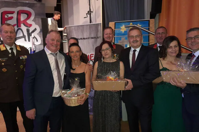 Zur zusätzlichen Unterhaltung gab es eine "Dancing-Stars"-Einlage, wobei ausgewählte Feuerwehroffiziere die Jury bildeten. Alle zehn beteiligten Paare wurden mit Preisen prämiert. 