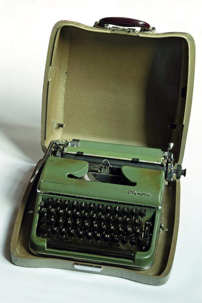 Ingeborg Bachmanns Schreibmaschine - eine Olympia mit Koffer