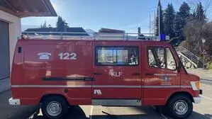 Ein Feuerwehrauto von außen | Das Startgebot für das Kleinlöschfahrzeug liegt bei 7500 Euro