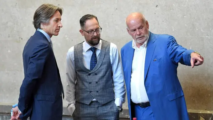 Während des Buwog-Prozesses stets im Gerichtssaal: der Angeklagte Karl-Heinz Grasser sowie die Anwälte Norbert Wess und Manfred Ainedter. 