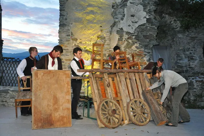 Weitere Aufführungen sind am 11., 12. und 14. August auf der Burgruine Steinschloss. Start ist jeweils um 20 Uhr.