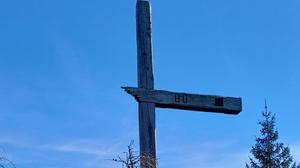 Der Sturm zerstörte das Gipfelkreuz am Weizer Hausberg