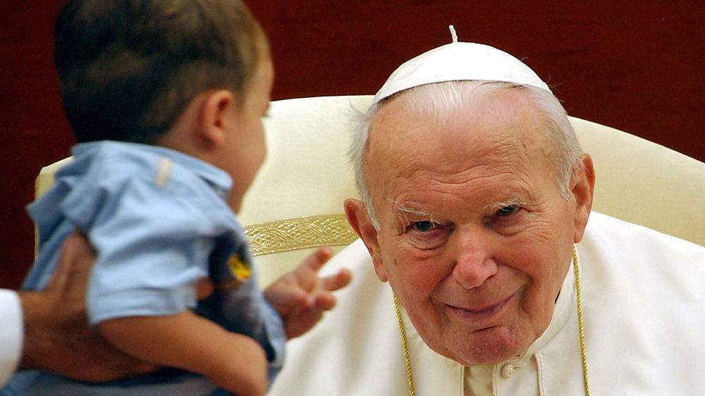 Papst Johannes Paul II. (1920 - 2005) im Jahr 2003