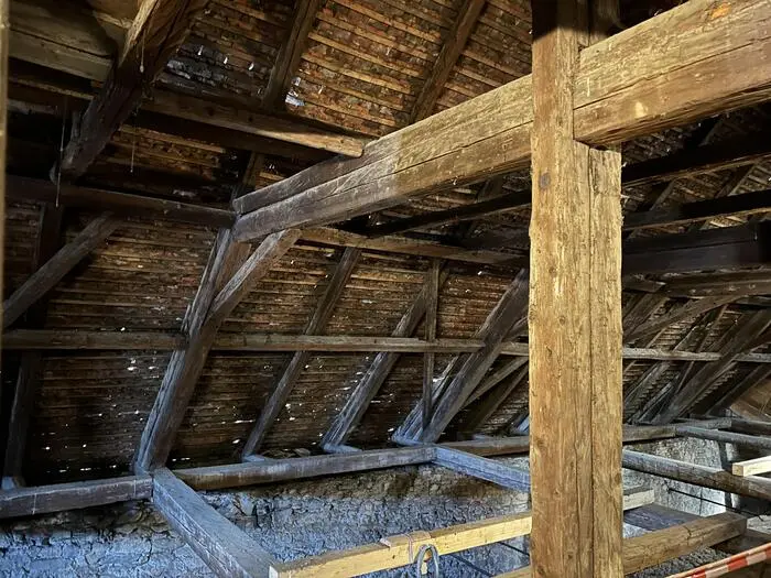 Das Dach der Minoritenkirche ist an mehreren Stellen undicht