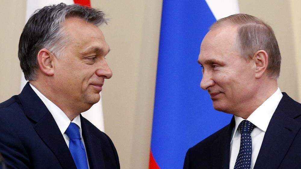 Der ungarische Ministerpräsident Viktor Orban mit dem mutmaßlichen Kriegsverbrecher und russischen Präsidenten Wladimir Putin im Jahr 2016.