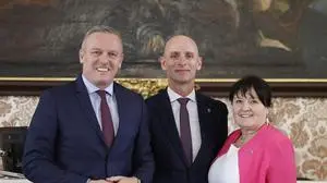 ABD0063_20250306 - GRAZ - ÖSTERREICH: von links Landeshauptmann Mario Kunasek (FPÖ), LR Willibald Ehrenhöfer (ÖVP) und Landeshauptmann-Stv. Manuela Khom (ÖVP) während einer Sonderlandtagssitzung des Steirischen Landtags am Donnerstag, 06. März 2025, in Graz. - FOTO: APA/ERWIN SCHERIAU