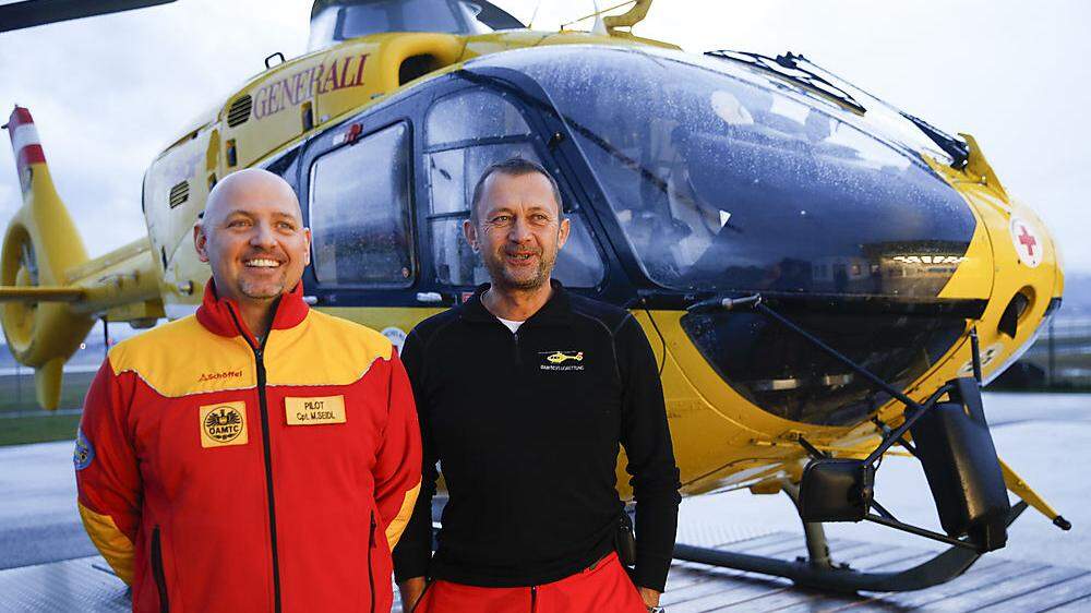 Captain Max Seidl und Christophorus-11-Stützpunktleiter Captain Michael Umschaden freuen sich über die geglückte Rettungaktion
