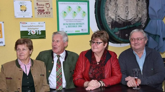 Bauernkammerpräsident Franz Titschenbacher bezeichnete den Abend als “Abend des Dankes”. Zuvor hatten bäuerliche Funktionäre aus verschieden Sparten einen kurzen Rückblick gehalten. Josef Kowald, Obmann der ARGE Genussbezirk Leibnitz,  hatte von den vielen Aktivitäten berichtet, wie etwa von den Veranstaltungen rund um „Schwein und Wein“. Auch ein Film über gaumenreizende kulinarische Genüsse wurde gezeigt.Von Anfang an beim “Genussbezirk Leibnitz” mit dabei waren auch die landwirtschaftlichen Fachschulen Silberberg und Neudorf bei Wildon. Und auch Starkoch Willi Haider – nun in Hengsberg wohnhaft – der immer wieder den Wert regionaler Erzeugnisse für die Küche hervorhob.