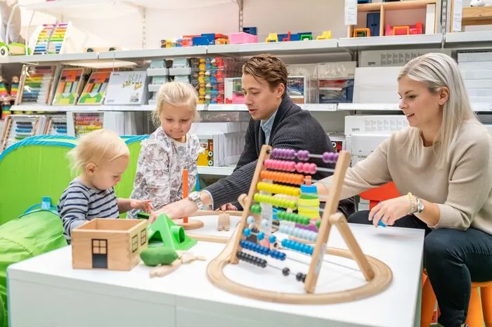 hat man sich, wie sollte es anders sein, beim Möbelhaus aus Schweden. Denn da sind die Schweden traditionell Stammgast. "Ein Stück Heimat fern der Heimat", erzählt Ehefrau Stina.