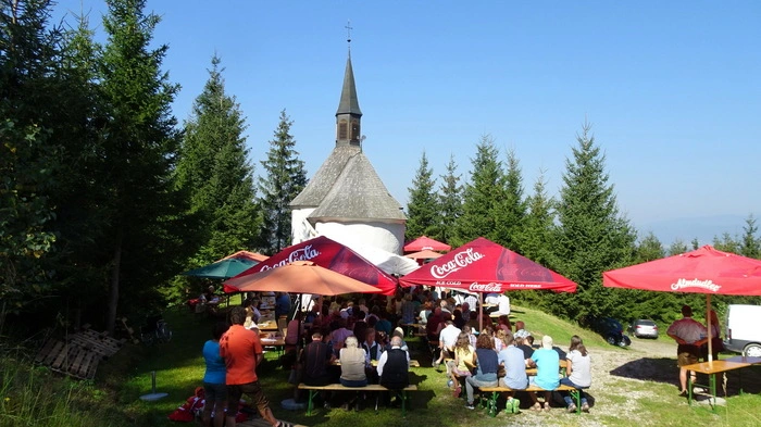 Bereits zum 17. Mal feierte die Pfarre Weißkirchen das „Bartholomäfest“ am 28. August beim Maxlankircherl am Maxlanberg oberhalb von Baumkirchen.