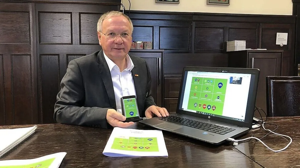 Feldbachs Bürgermeister Josef Ober präsentierte die neue Webseite „Feldbach mobil“, auf der die Bürger und Gäste der Bezirkshauptstadt umfassende Informationen zum Thema Mobilität und öffentlicher Verkehr bekommen.