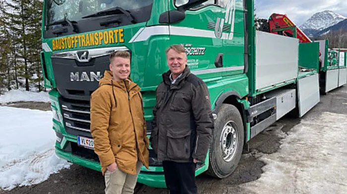 Geschäftsführer Bruno Urschitz und Christian Urschitz (von rechts) unterstützen seit Jahren die Aktion "Kärntner in Not"