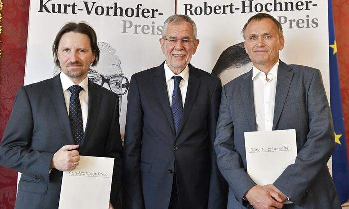 Ernst Sittinger und Stefan Kappacher mit dem Bundespräsidenten.