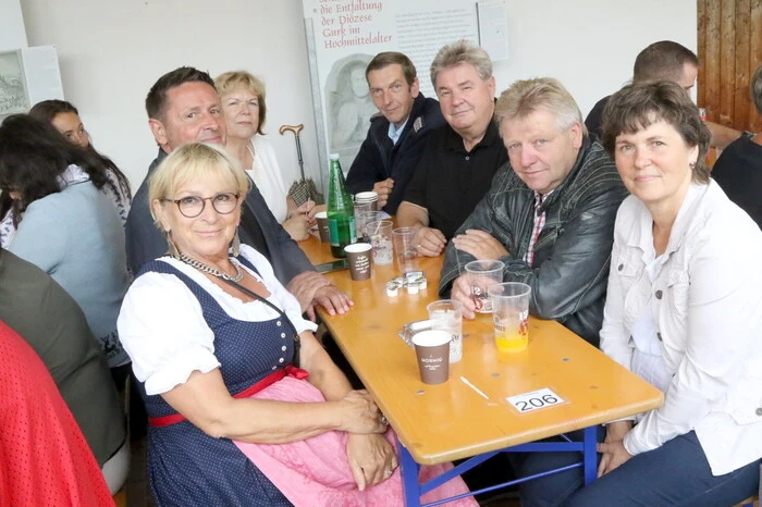 Übrigens: Ein Video vom Sommerfest der FF Straßburg gibt es auf Facebook Kleine Zeitung St. Veit/Feldkirchen zu sehen! 