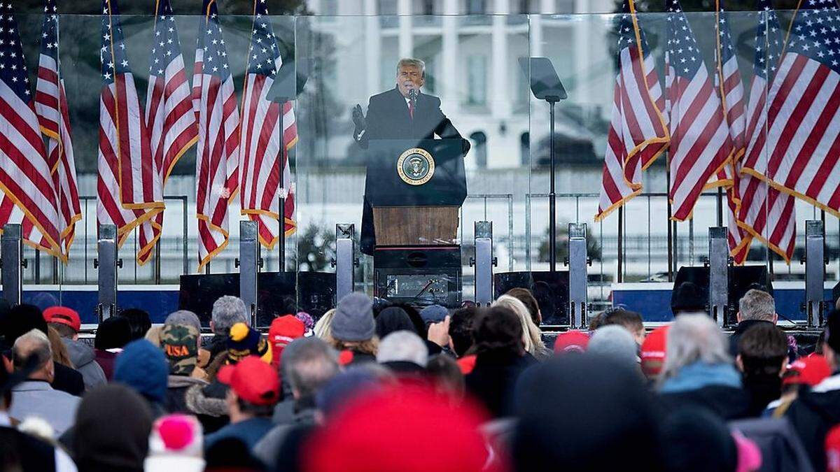 Trump 2021 bei seiner Ansprache kurz bevor seine Anhänger das Kapitol stürmten