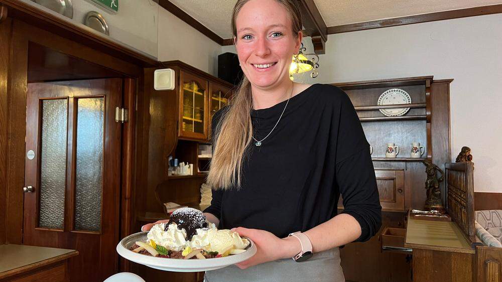 Daniela Dirnberger serviert im Gasthof Geiger gut bürgerliche Küche