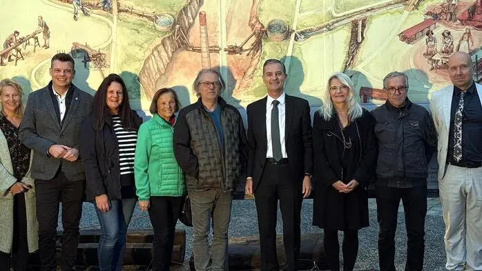 Im Rahmen der Fürstenfelder Wasserbiennale 2025 wurde im Museum Pfeilburg
die Ausstellung unter dem Titel „Wasser in der Stadt - denn Ertrinken im
Regen kann man nur an Land“ feierlich eröffnet.