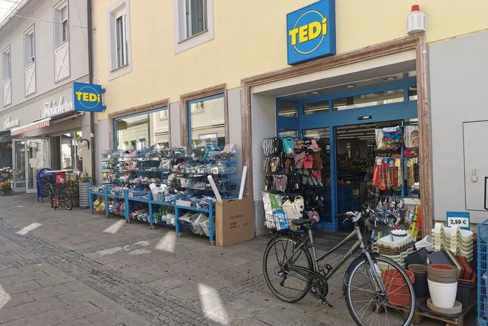 Platz 8. "TEDi" schließt eine seiner drei Filialen. Mit 20. August 2022 schloss "TEDi" eine Filiale in der Wolfsberger Innenstadt. Die anderen beiden Wolfsberger Filialen der Warenhandels GmbH, die Schreibwaren, Deko, Spielzeug, Haushaltsartikel &amp; Co. anbietet, blieben bestehen.
