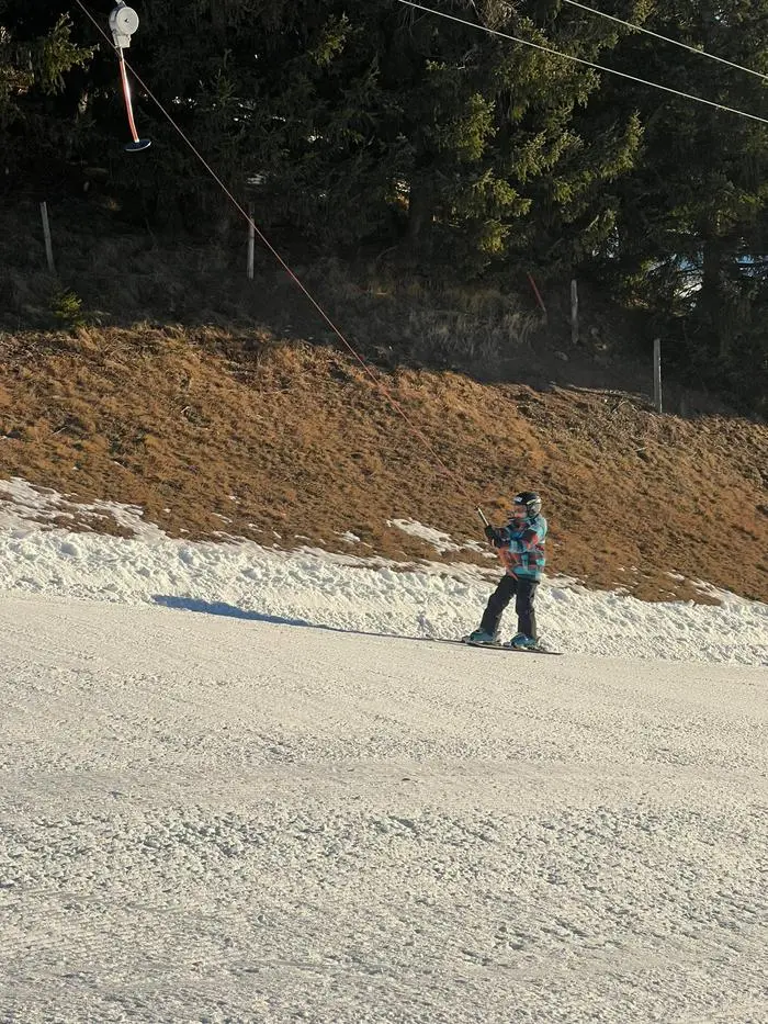 Abseits der präparierten Pisten liegt kaum noch Schnee