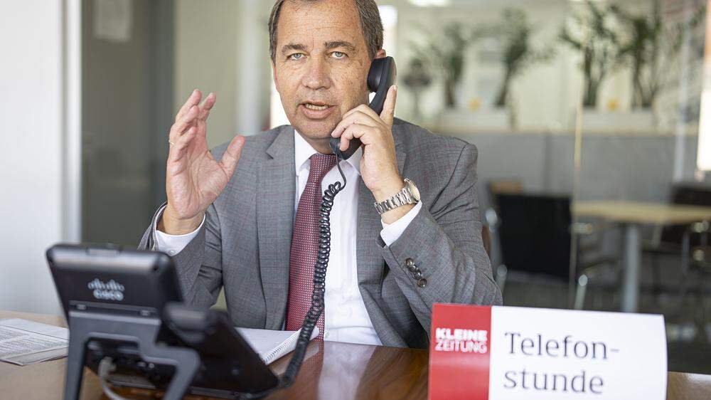 Kleine-Zeitung-Telefonstunde zum Thema Erben mit Rechtsanwaltskammerpräsident Gernot Murko