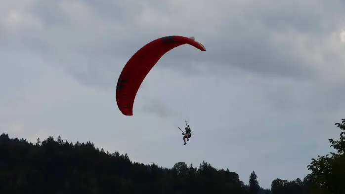 Der 34-Jährige geriet in ein Stahlseil (Symbolfoto)
