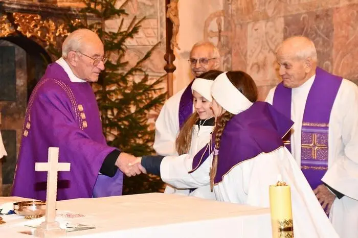  Der Jubilar wurde bereits 1956 zum Priester geweiht. 