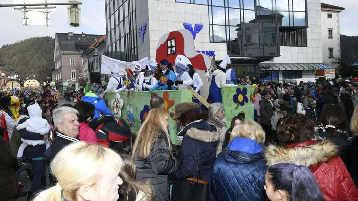 Da war gestern ganz schön was los in der Spittaler Bezirksstadt: An die 3000 Zuschauer feierten den Faschingsabschluss mit dem Umzug.