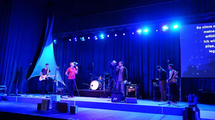 Mit christlichem Rock umrahmten die kroatische Band „October light“ die Veranstaltung am Samstagabend im Congress Schladming.