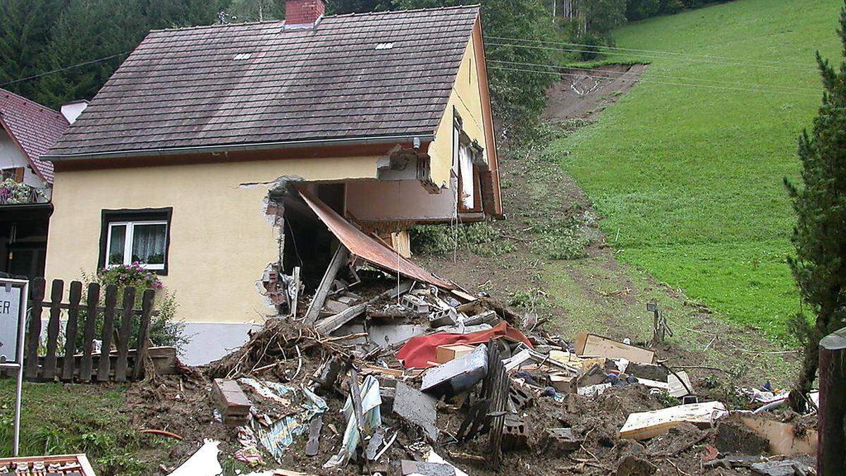 Eine Mure zerstörte dieses Haus in Gasen und riss zwei Frauen in den Tod