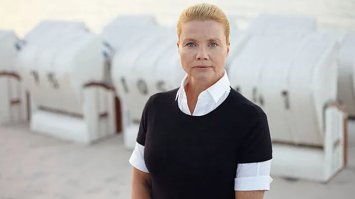 Direkt statt diskret: Ella Schön (Annette Frier)