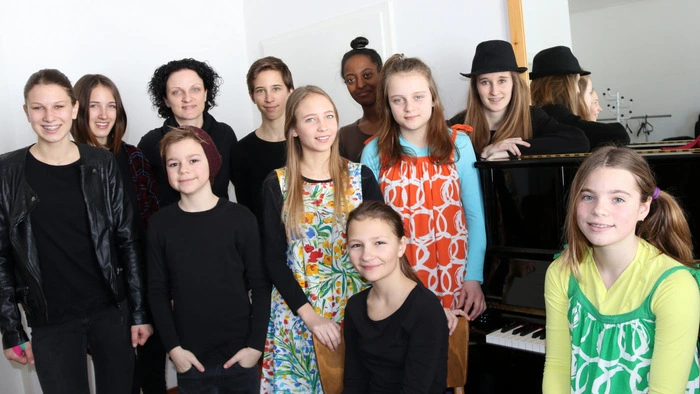 Die Jugendgruppe leitet Rosalia Kummer-Pasterk. Mit dabei ist auch die Schinegger-Darstellerin Sara-Lea Kummer.