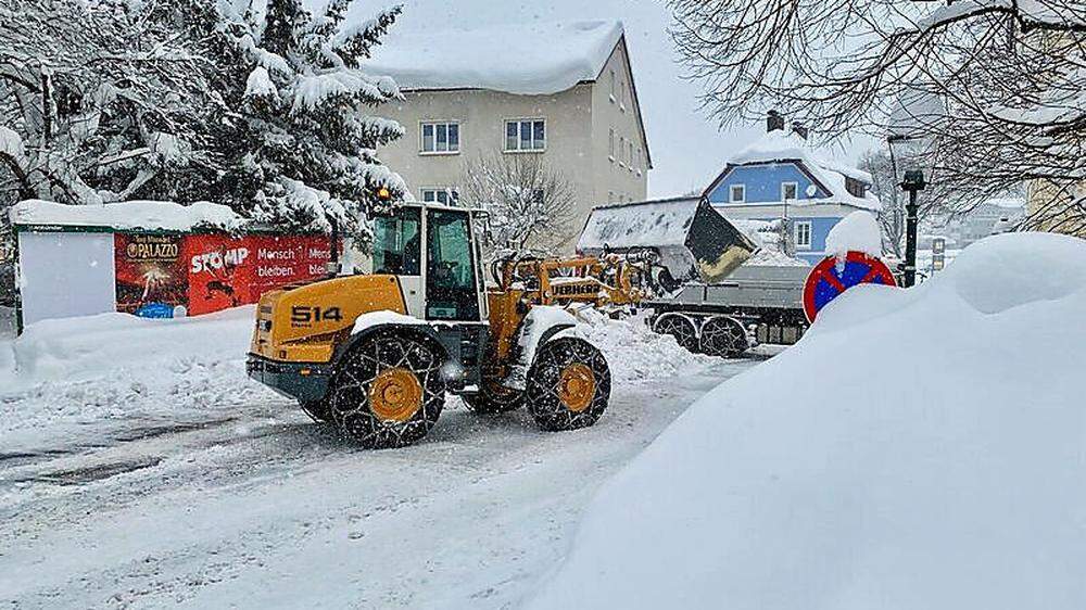Mehrere tausend Lkw-Ladungen Schnee wurden schon abtransportiert