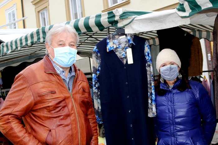 Bürgermeister Stefan Visotschnig besucht alle Aussteller.