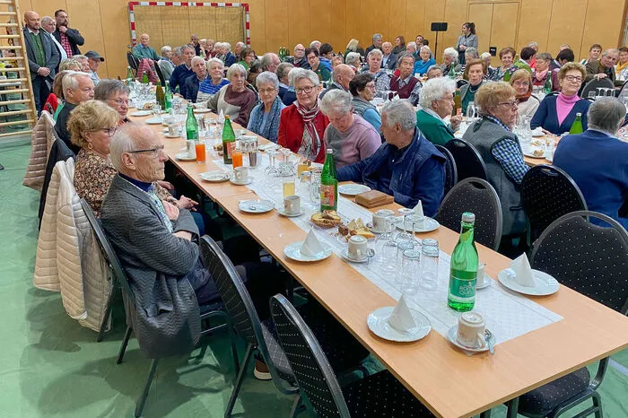 Der Seniorenbund war heuer für das Programm verantwortlich. Eleonore Leykauf, Karoline Schwengerer und Anneliese Pfannberger trugen besinnliche Gedichte vor, ein „Jungdamenquartett“ - bestehend aus Violine, Querflöte und zwei Gitarren - und Volksschüler umrahmten die Veranstaltung.  