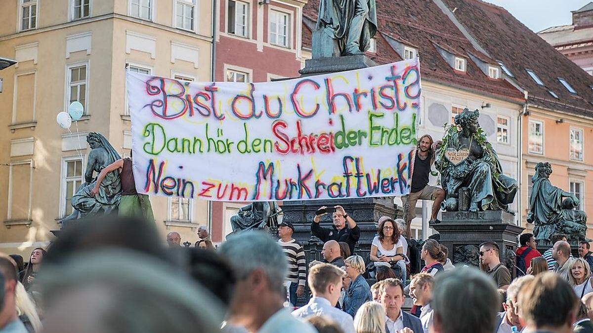 Ungeachtet der Proteste geht der Bau des Kraftwerks weiter