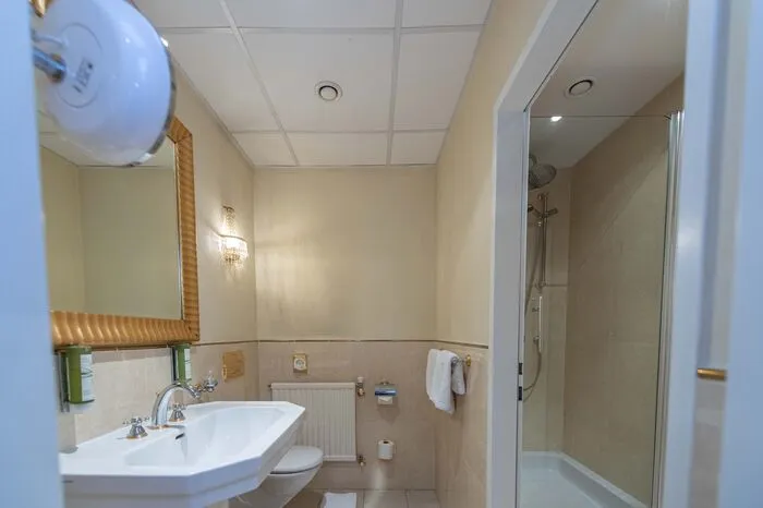 Ein schneller Blick ins Badezimmer ...