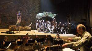 Nikolaus Harnoncourt dirigiert bei " The Fairy Queen"