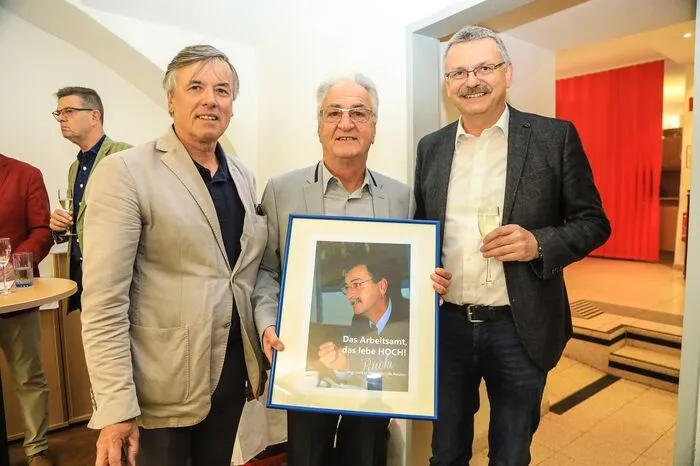 Der scheidende AMS-Chef bedankte sich bei seinen Mitstreitern. Persönlich gratulierten ihm unter anderem Schulungszentrum-Fohnsdorf-Chef Edi Müller...