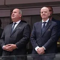 Josef Pröll (links) steht nicht hinter Gianni Infantino (mitte)