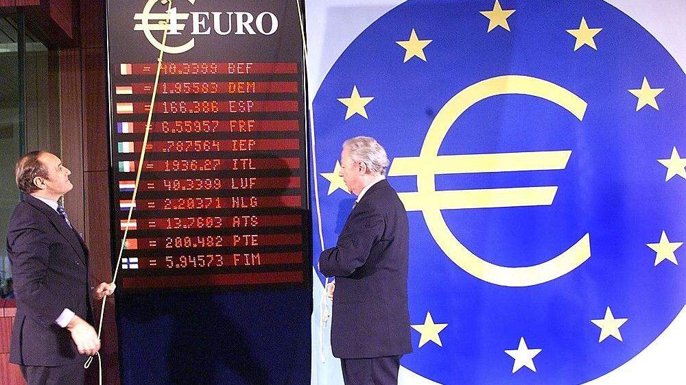 Jacques Santer und Yves Thibault de Silguy enthüllten am 31.12.1998 den Währungskurs
